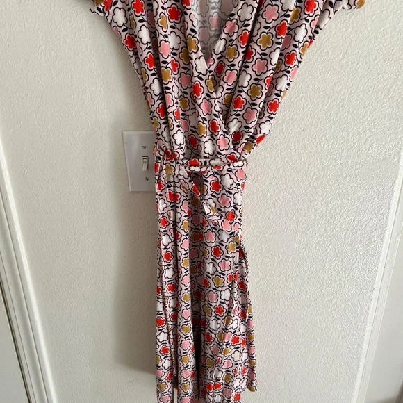 Boden Cap Sleve Multi Color  Clover Flower Wrap Dress - Picture 3 of 4